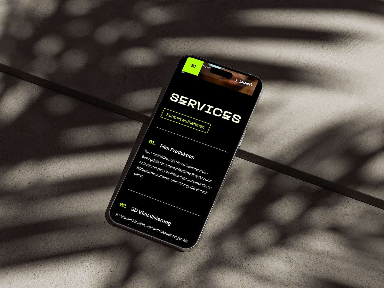 Mobile Ansicht der 35 Mill Portfolio Website mit Projektübersicht
